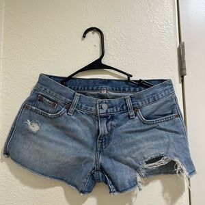 Levi’s vintage short jean. Very cute short jean